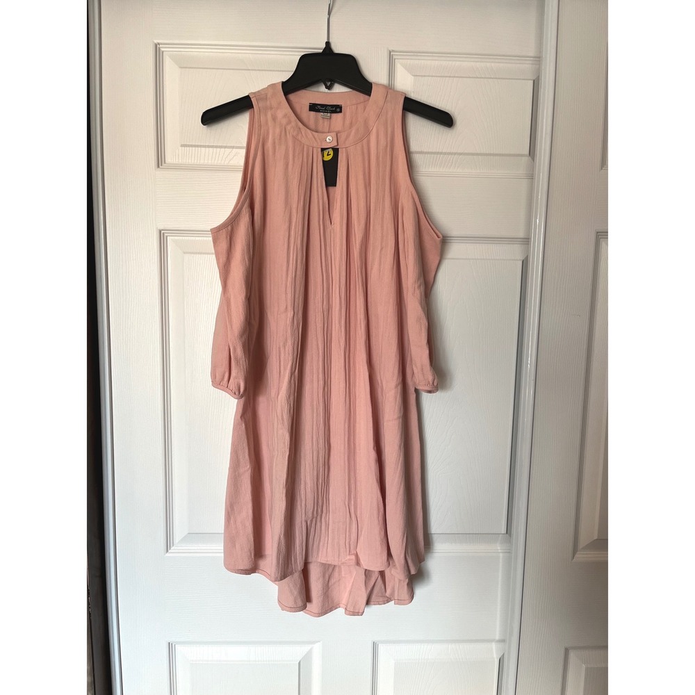 Final Touch Dainty Hooligan Peach Pink Cold Shoulder High Low Mini Dress Small